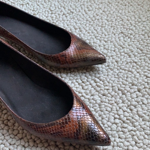 Stuart Weitzman pearl python kitten hill size 8 - Picture 2 of 7